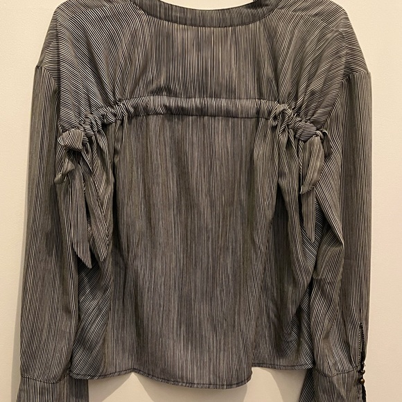 womens blouse - Picture 3 of 4